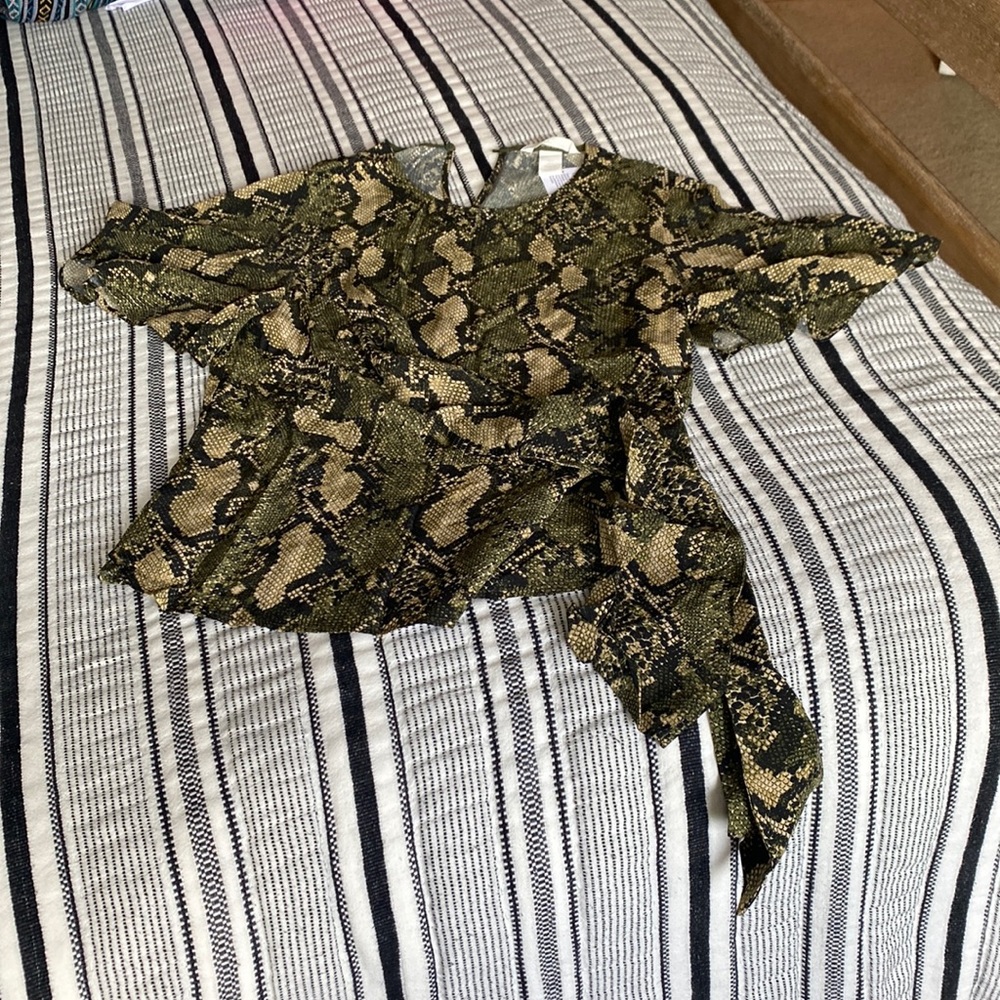 Brand NWT H&M snakeskin top